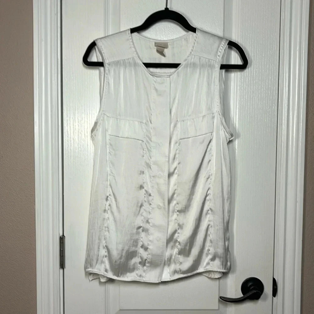 H&M Women's Sleeveless Scoop Neck White Snap Front Blouse Size 12 Pre-Owned